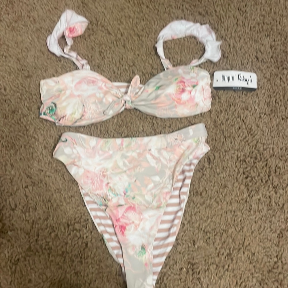 Cute and comfortable dippin daisys never worn bikini